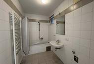 Lichtdurchflutete 2-Zimmer-Wohnung - Loggia in den Innenhof - direkt beim Enkplatz!