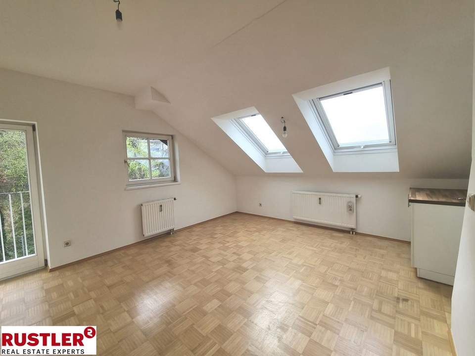 CHARMANT &amp; HELL: 3-Zimmer-Dachgeschosswohnung