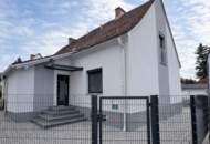 Stilvolle Doppelhaushälfte mit Garten, Designküche und überdachter Terrasse