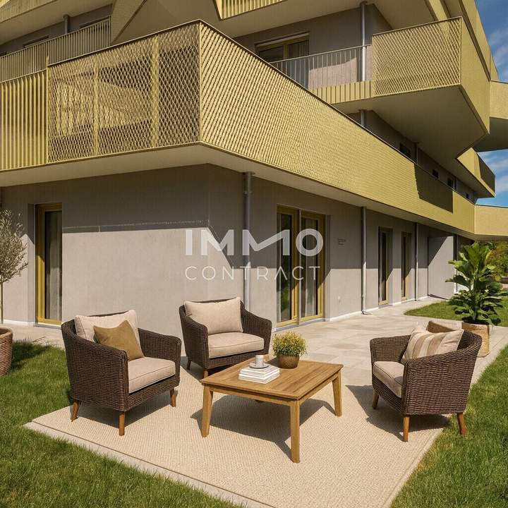 Hirschfeld: Erstbezug und provisionsfrei - 70m2 Garten von der Sonne geküsst! Wie im Urlaub