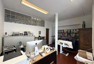 Viel barrierefreier Wohnraum, Platz für gemeinsame Werte und Indoor-Pool // Much barrier-free living-space, room for shared values, and indoor pool //