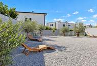 Kleines Paradies am privaten Badesee – modernes Haus mit mediterranem Garten & Traumterrasse