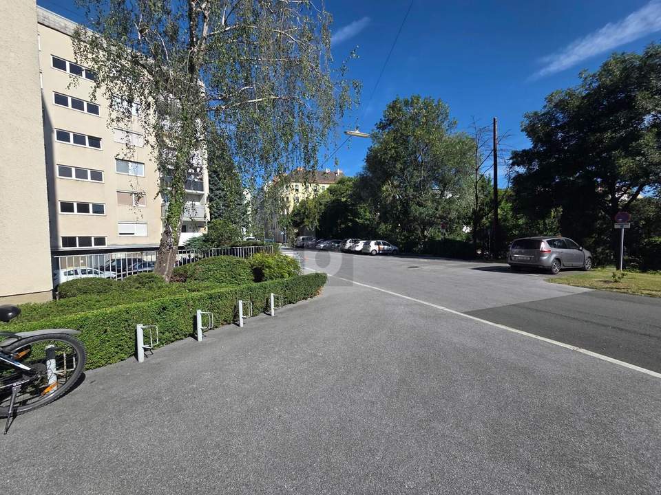 RUHIG WOHNEN, ZENTRAL LEBEN, MIT LOGGIA UND VIEL LICHT