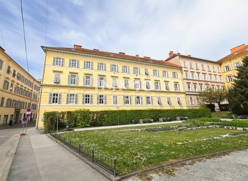 Zentrale Dachgeschoß-Wohnung in ruhiger Innenhoflage : 2 Zimmer plus Galerie - Burggasse 17 - Top 27