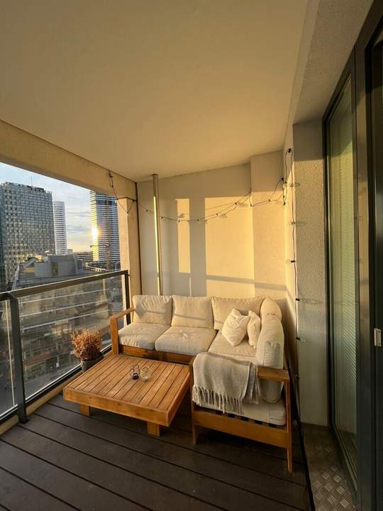 PART FURNISHED MODERN APARTMENT ON HIGHER FLOOR: 3 ROOMS with Fitness und Sauna * free from 01.08.2026 *