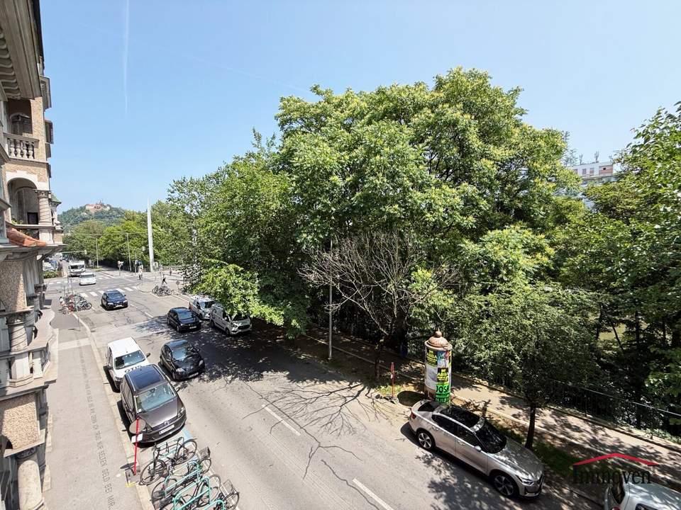 UNBEFRISTET - Helle, sanierte 2-Zimmerwohnung mit schönem Ausblick!