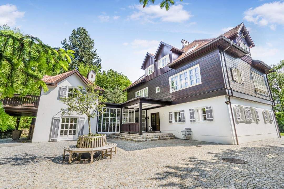 Zeitlose Eleganz im Wienerwald – Historische Villa auf 33.000 m² Privatgrund