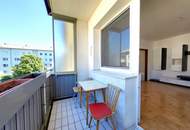 Gemütliche Zwei-Raum-Whg. mit Loggia und Parkmöglichkeit!
