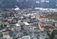 Mehrparteienhaus mit Parkplätzen im Zentrum von Spittal