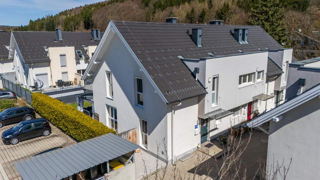 "Reihenhaus-4 Zimmer- Garten- Terrasse"