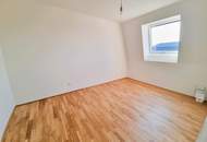 ERSTBEZUG: 4-Zimmer-DG-Wohnung mit West-Balkon und Carport