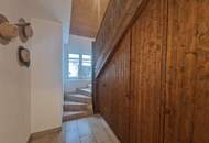 LIEBEVOLLES WOHNJUWEL MIT PARKÄHNLICHEM GARTEN IN TRAUMHAFTER WALDRANDLAGE MIT HERRLICHEM AUSBLICK UNWEIT VOM STAUSEE KRONSEGG