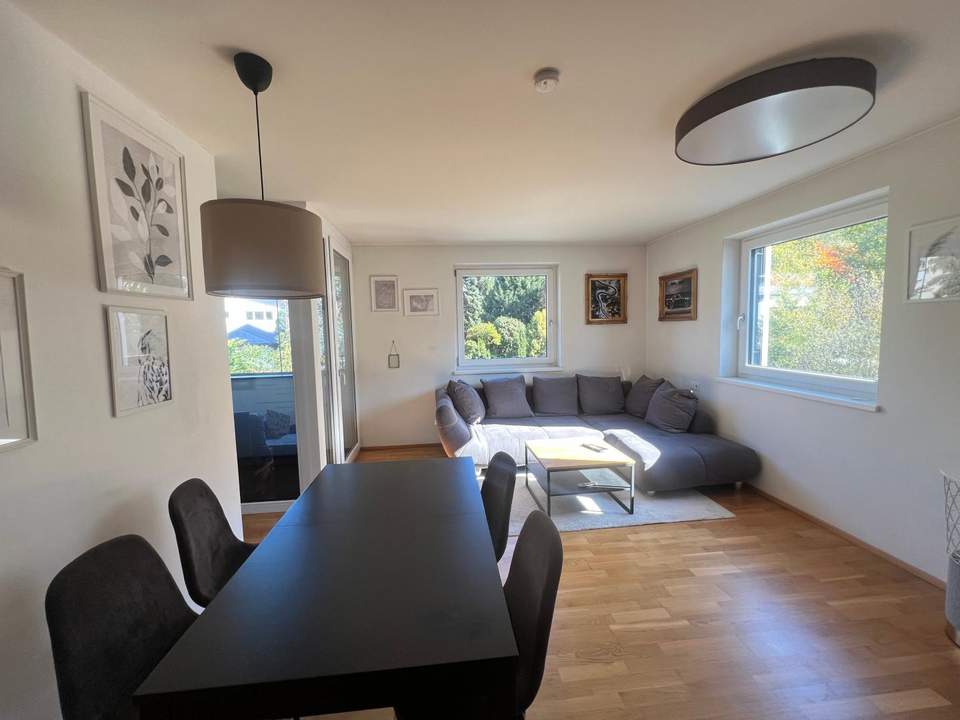 Möblierte 2- Zimmer Wohnung mit Loggia und Tiefgarage!