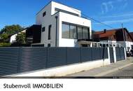 Villa mit Pool, voll unterkellert – mit Top-Ausstattung