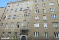 Sanierungsbedürftige Balkonwohnung im Botschaftsviertel