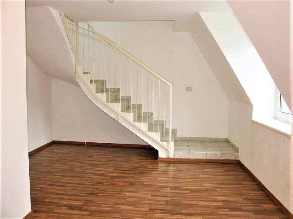 DACHGESCHOSS, U3-NÄHE, 52 m2 Maisonette, 2 Zimmer, Kochnische, Duschbad, Meiselstraße