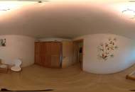 "GRÜNOASE MIT FAMILIENHAUS UND EINZIGARTIGER SONDERWIDMUNG/BETRIEBSBEREICH (EHEM. HEURIGEN) IN STEPHANSHART "