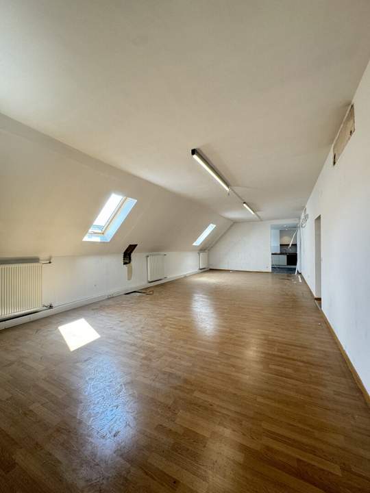 Gewerbeimmobilie in Bestlage mit Stellplatz– Ideal für Büro oder Praxis