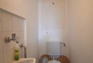 Sanierungsbedürftige Eigentumswohnung mit großzügiger Terrasse