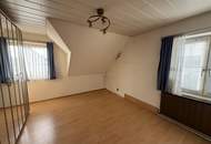 Renovierungsbedürftiges Einfamilienhaus mit idyllischem Garten in Sackgasse