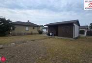 Seegrundstück mit eigenem Steg - machen Sie es zu Ihrem Wohntraum! (aktuell mit kleinem Gartenhäuschen)