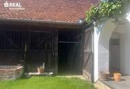 sREAL- LANDLEBEN MIT CHARAKTER - Historisches Bauernhaus mit Scheune, Backstube, Pool und 1.296 m² Grund