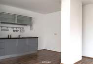 Ankommen und wohlfühlen: Stilvolle Dachgeschosswohnung mit Parkplatz