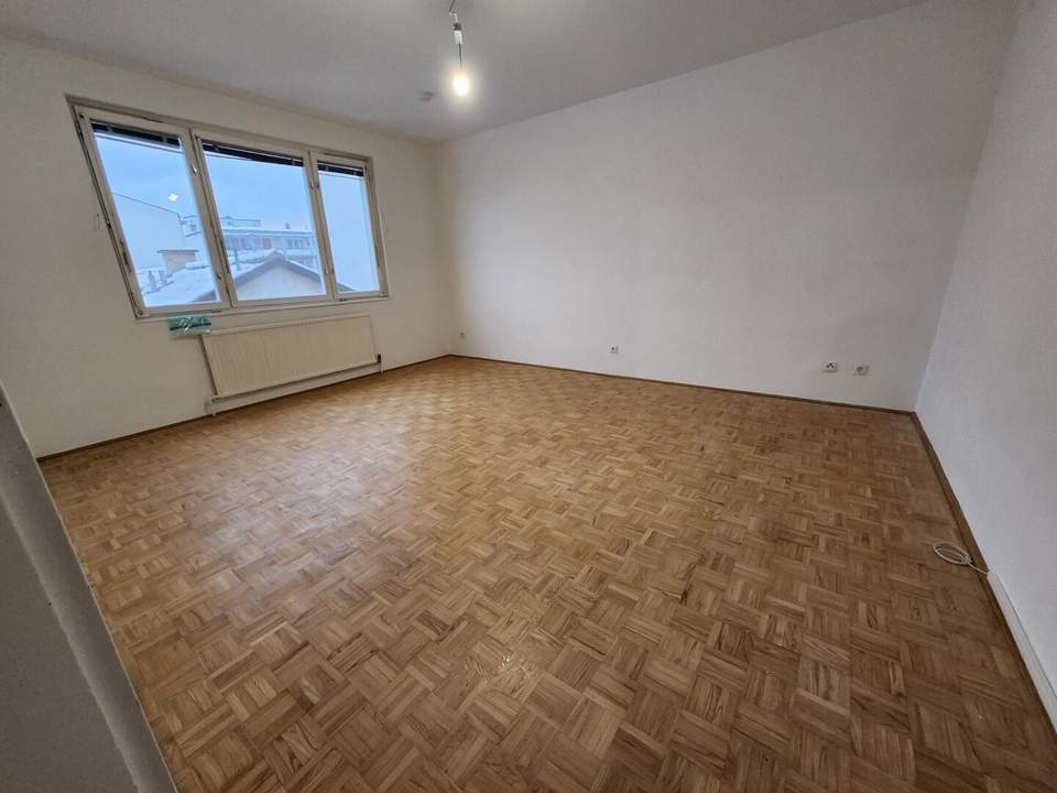 unbefristete 2-Zimmer-Wohnung mit separater Küche in exzellenter Lage!