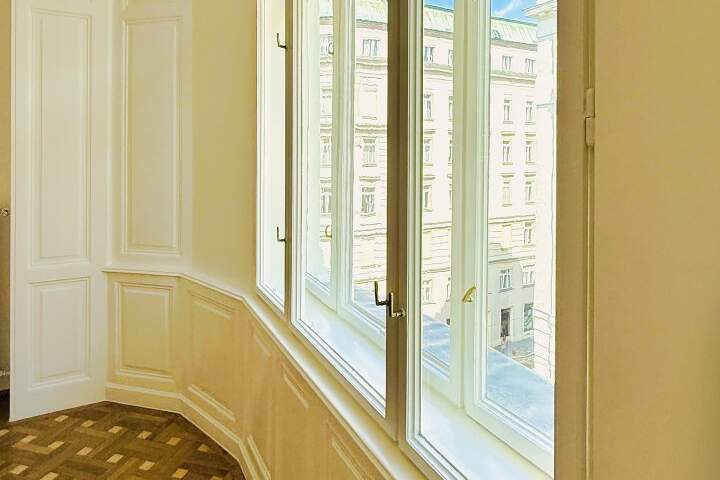 Erstbezug nach Sanierung - Stilaltbauwohnung mit kleinem Balkon, Wohnung-miete, 3.113,53,€, 1010 Wien 1., Innere Stadt