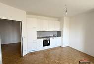 UNBEFRISTET und teilsaniert - Moderne 2-Zimmerwohnung mit Blick auf den Schlossberg!