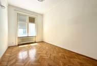 Nähe Stadtpark: Großzügige 137 m² Altbauwohnung mit kleinem Balkon