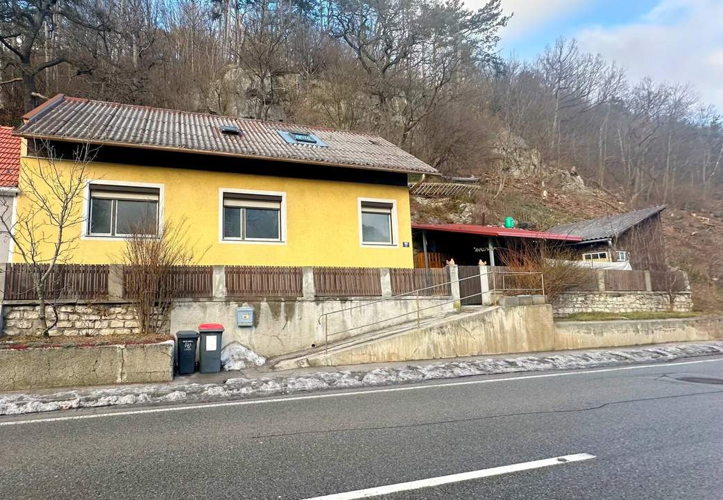 Ländlicher Charme mit Potenzial: Einfamilienhaus in Fahrafeld