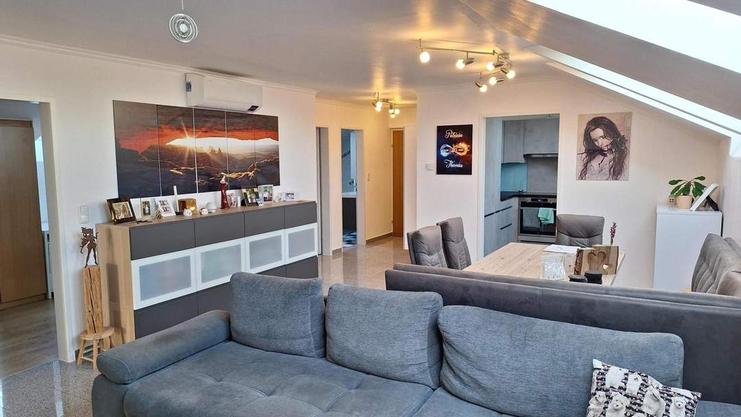 „Traumhaftes Dachgeschoss-Highlight in Gralla!“ 4 Zimmer Garage und mehr...