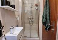 LIEBEVOLLER BUNGALOW MIT GEPFLEGTEM GARTEN IN TRAUMHAFTER RUHELAGE