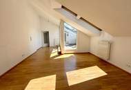 Hofseitige Drei Zimmer DG-Wohnung Nähe U3 Kardinal Nagel Platz!