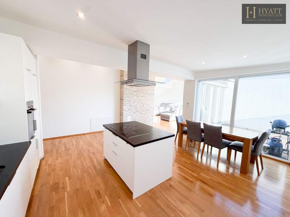 Elegante Dachgeschosswohnung mit Terrasse, Klimaanlage & Smart-Home | inkl. Stellplatz