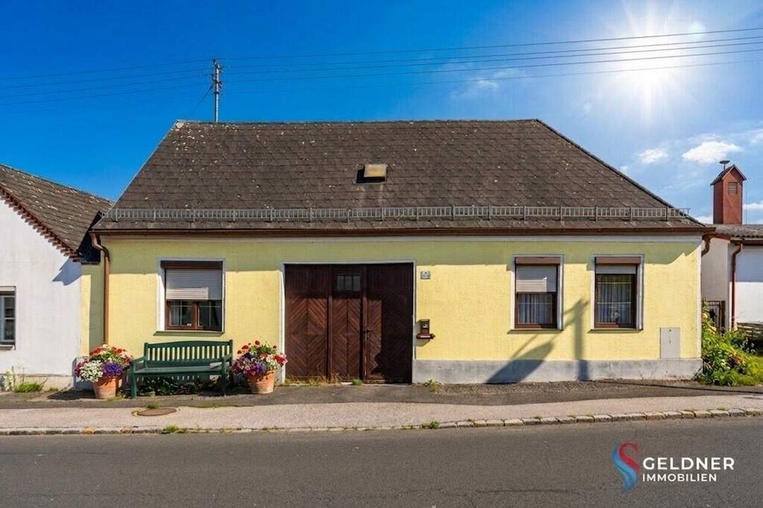 Gemütliches Landhaus mit Einliegerwohnung, geschützter Innenhof, Holzschuppen, Nebengebäude und Obstgarten, komplett eingezäunt, sofort zu beziehen
