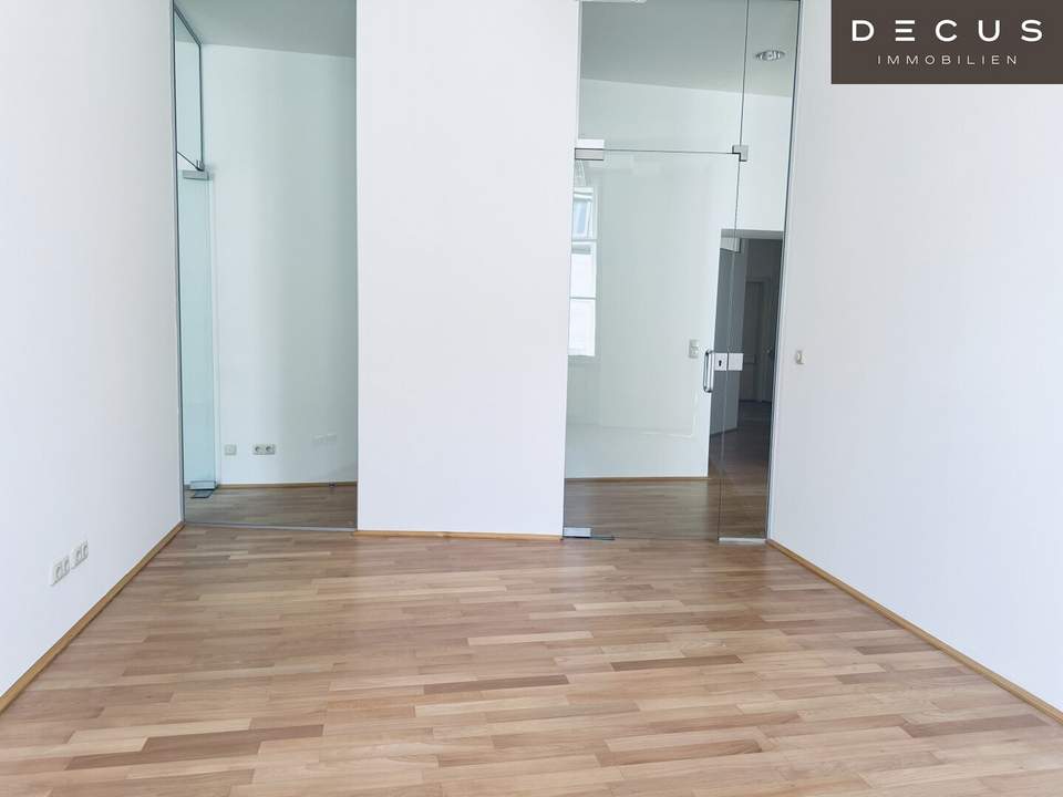 + + + + NÄHE WIEN MITTE + + + repräsentatives Altbaubüro mit Glas + + +