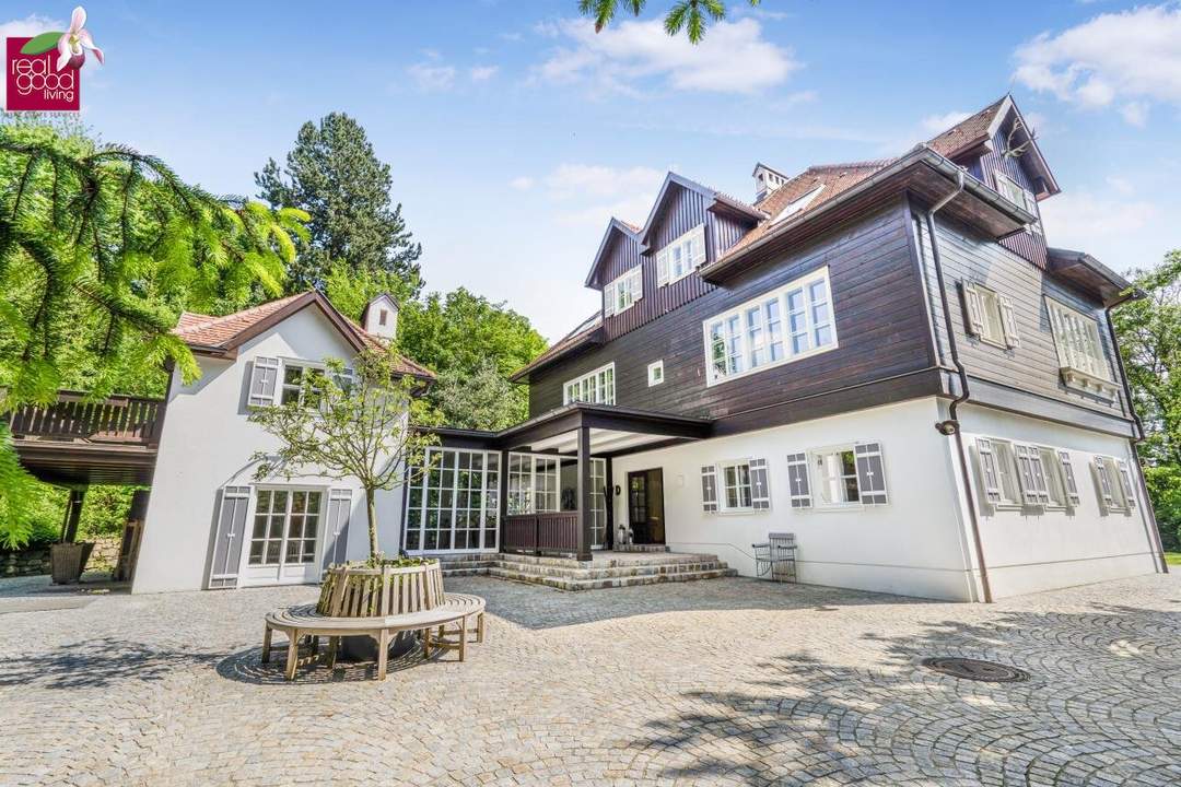 Zeitlose Eleganz im Wienerwald – Historische Villa mit Nebengebäuden auf Traumgrundstück mit Outdoorpool und Waldsauna