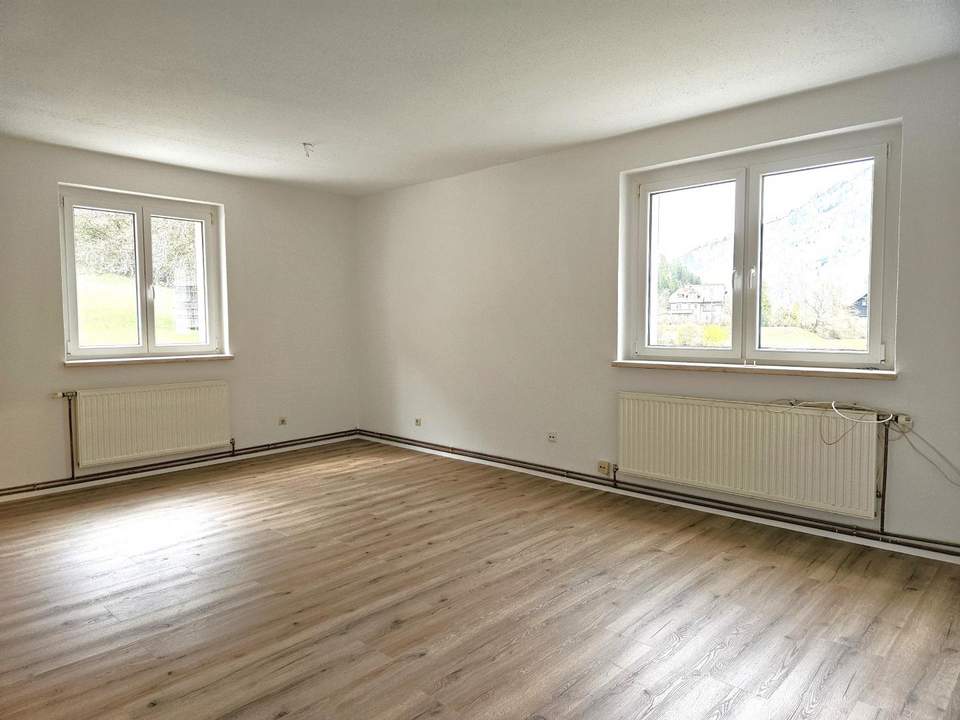 Frisch renoviert! Großzügig und hell...