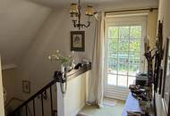 Stilvolles Haus in Bestlage von Wiener Neustadt – Großes Grundstück mit Pool, Altbaumbestand &amp; großer Garage