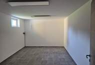 NEUES NIEDRIGENERGIEHAUS MIT GROSSEM GRUNDSTÜCK