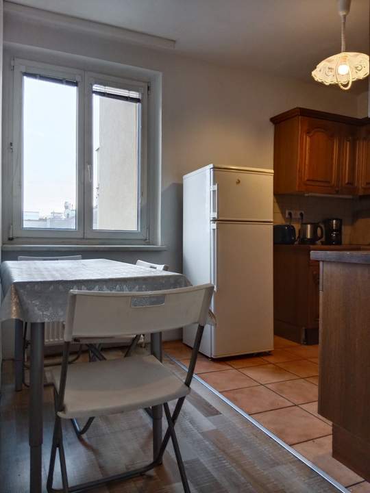 5 separat Zi Wohnung m. Balkon,6.Liftstock,U1-Reumannpl./HPT-Bahnhof nah,5-WG geeignet. ab sofort.