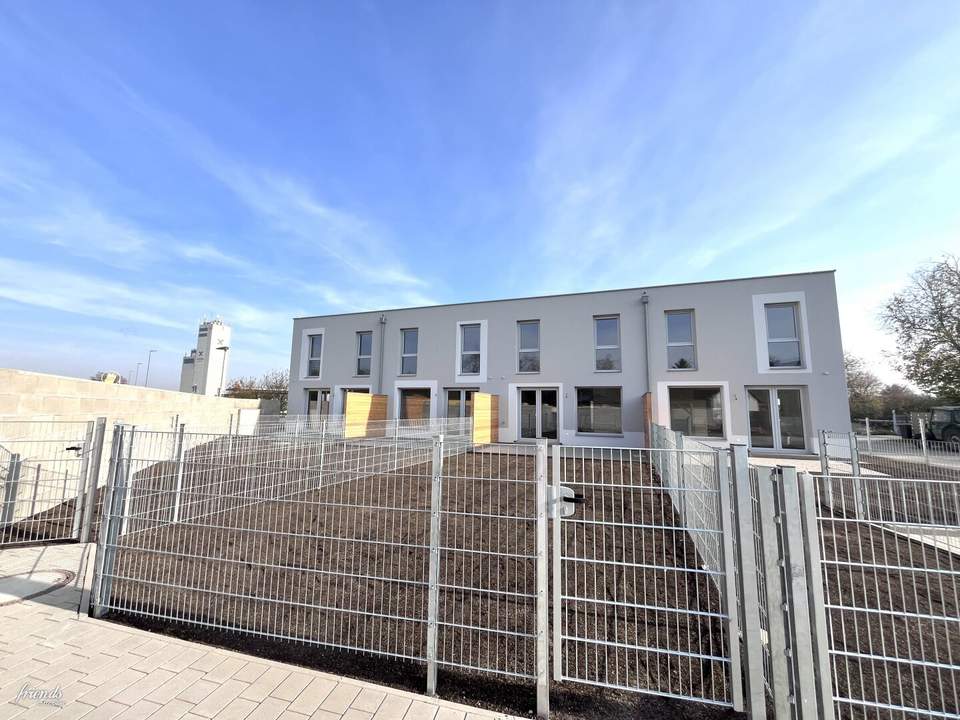 Reihenhaus mit Keller, Garten und je 2 Stellplätzen!