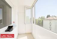 Großzügige 4-Zimmer-Wohnung mit Loggia und Stellplatz – Potenzial zur Sanierung vorhanden