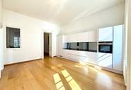 Großzügige Altbauwohnung mit kleinem Balkon in repräsentativen Stilaltbau