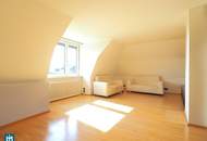 CHARMANTE 3-ZIMMER-DACHGESCHOSSWOHNUNG MIT DACHTERRASSE UND GRÜNBLICK