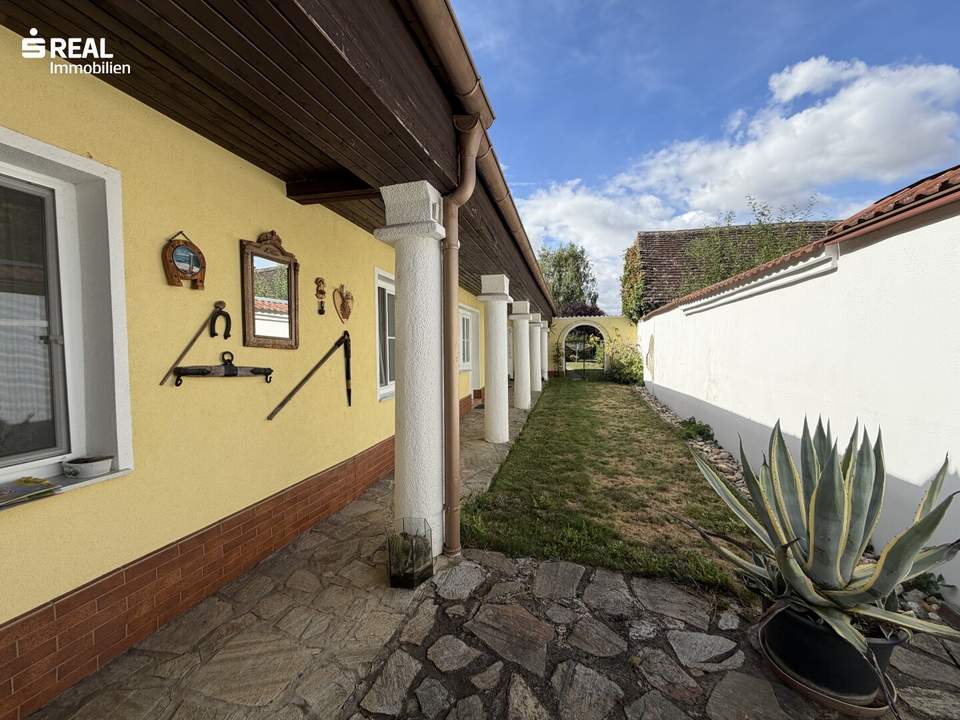 Weinviertler Landhaus mit Arkaden und viel Garten