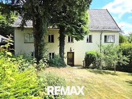 Ein-/Zweifamilienhaus mit Aussicht und Garage auf 788 m² Grund