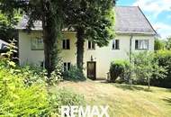 Ein-/Zweifamilienhaus mit Aussicht und Garage auf 788 m² Grund